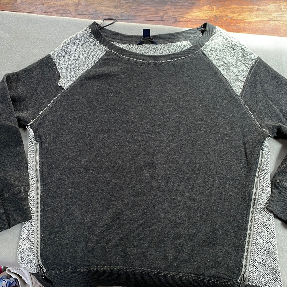 American Eagle sweater size xs with zipper detail up sides